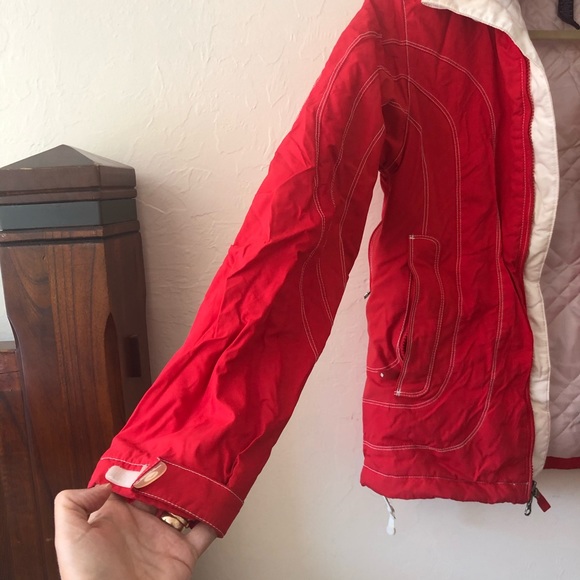 Red ski jacket - Picture 8 of 8